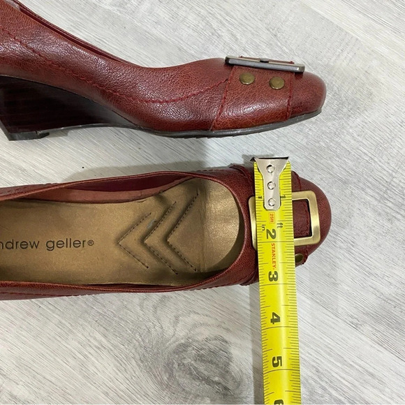 Andrew Geller NWOT Size 7 Reddish Brown with antiques Gold Buckle WEDGE Heel 2.5 - Picture 4 of 16